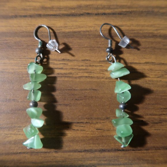 Light Green Stone Necklace/Pendant and Matching Dangle Earrings - Picture 7 of 7